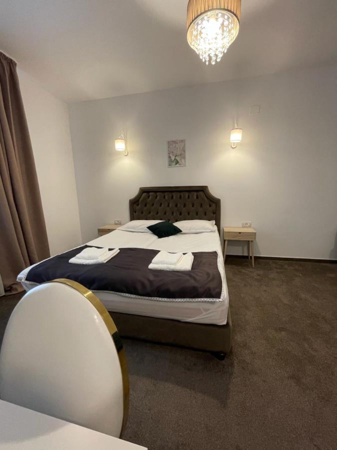 Hotel Cochet Boutique Târgu Jiu Zewnętrze zdjęcie