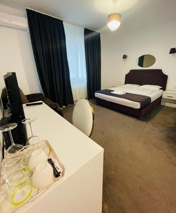 Hotel Cochet Boutique Târgu Jiu Zewnętrze zdjęcie