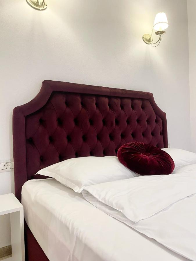 Hotel Cochet Boutique Târgu Jiu Zewnętrze zdjęcie