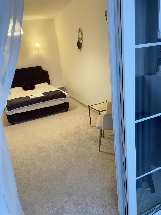 Hotel Cochet Boutique Târgu Jiu Zewnętrze zdjęcie