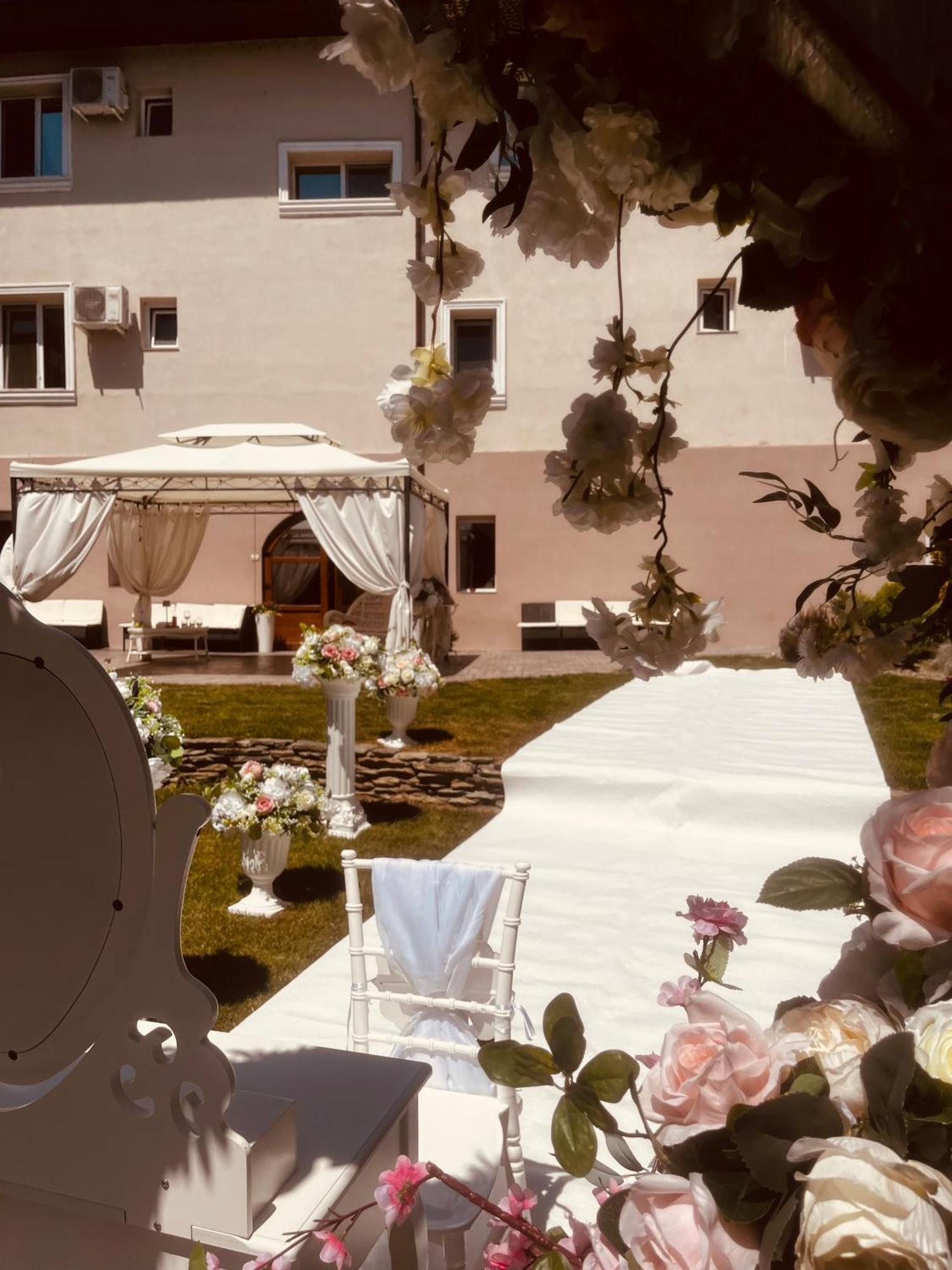 Hotel Cochet Boutique Târgu Jiu Zewnętrze zdjęcie
