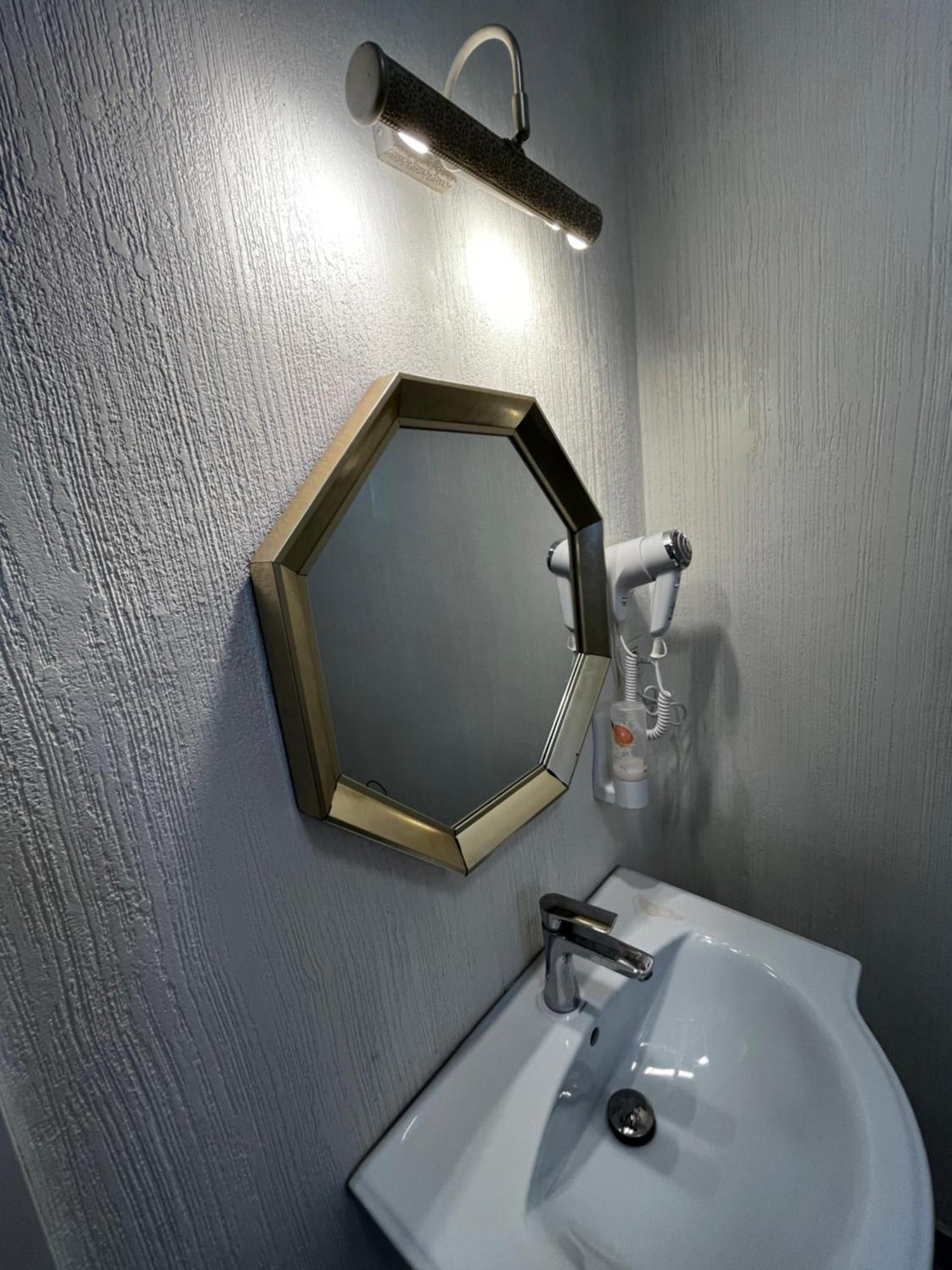 Hotel Cochet Boutique Târgu Jiu Zewnętrze zdjęcie