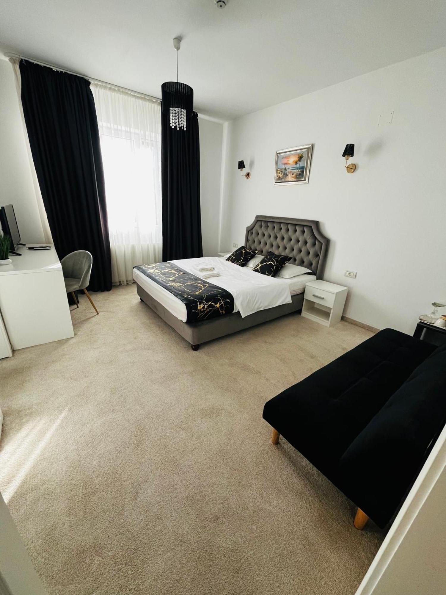 Hotel Cochet Boutique Târgu Jiu Zewnętrze zdjęcie