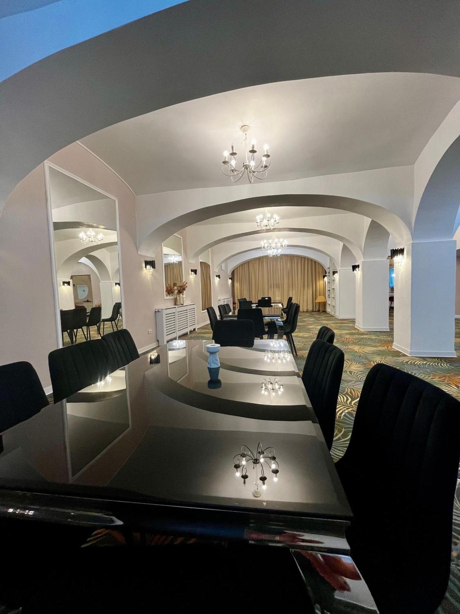 Hotel Cochet Boutique Târgu Jiu Zewnętrze zdjęcie