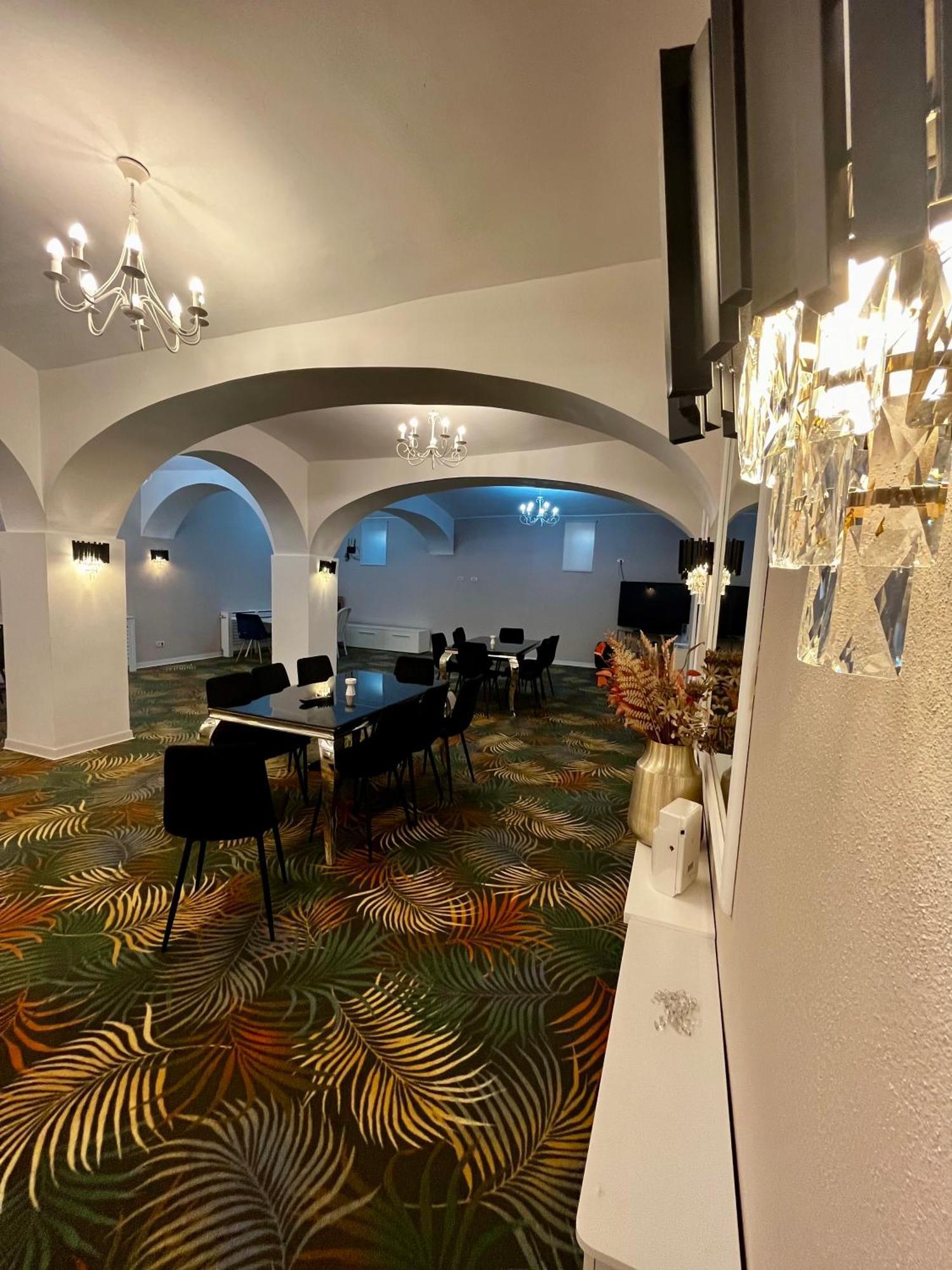 Hotel Cochet Boutique Târgu Jiu Zewnętrze zdjęcie